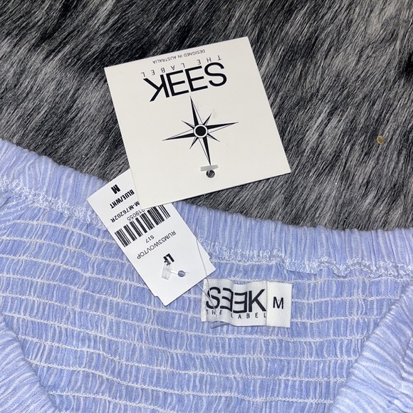 NWT LF blue striped off the shoulder crop top - Picture 3 of 6